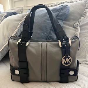 Rare find super stylish Michael Kors shoulder bag